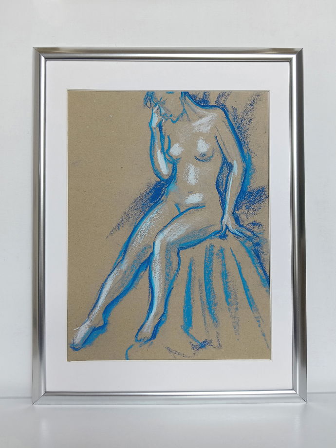 Обнаженная натура в голубых тонах. Интерьерная картина в раме с паспарту.