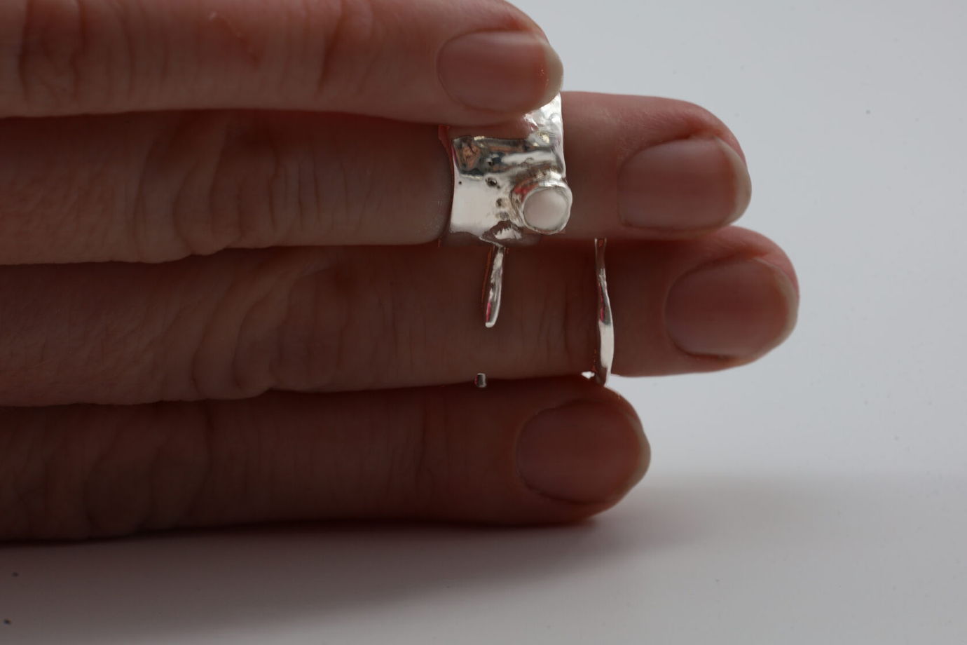 Разомкнутое серебряное кольцо на фалангу из серии «illusory»