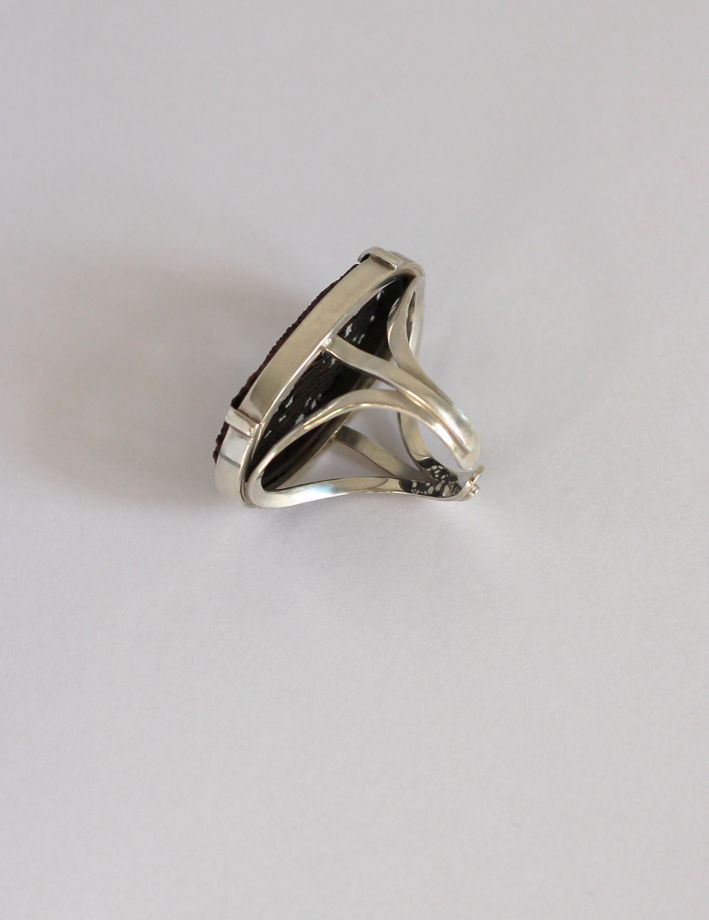 Серебряное кольцо с кружевной вставкой