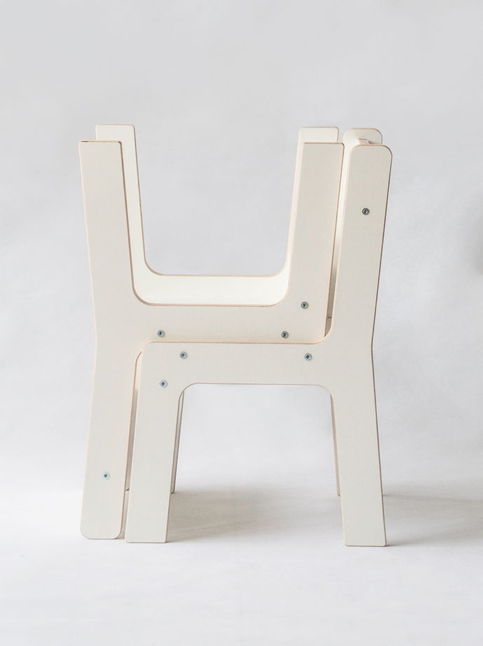 Комплект белой детской мебели стол и два стула Киддис
