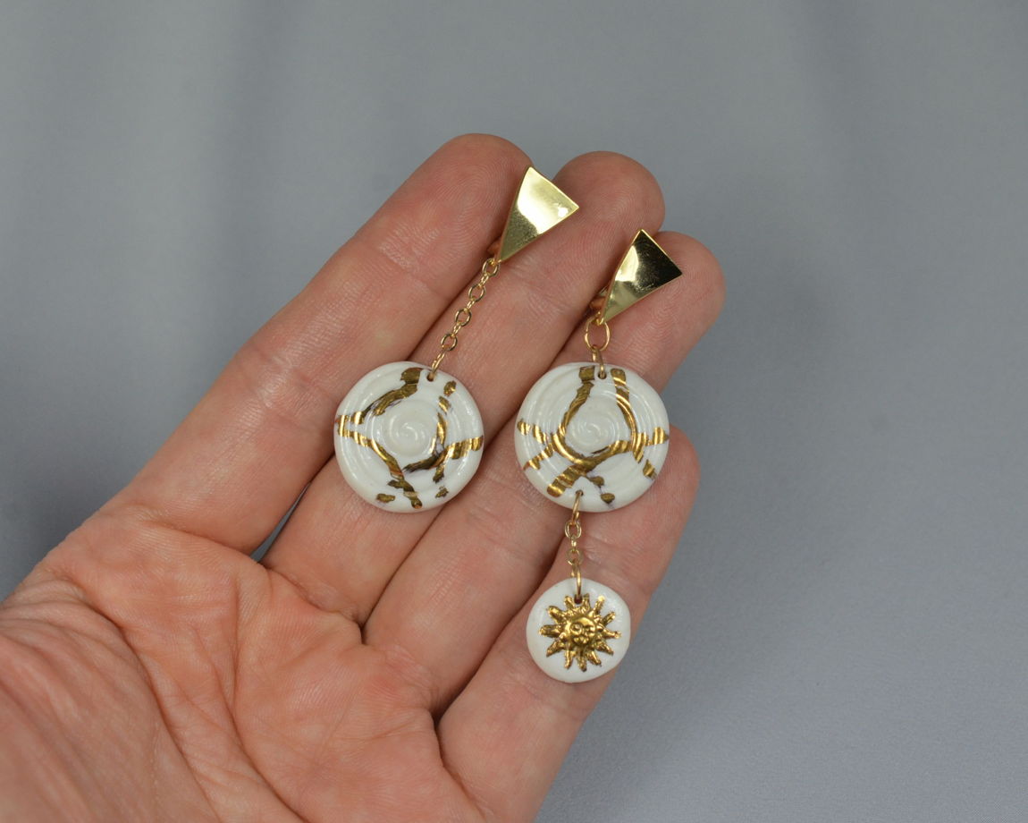 Серьги треугольники с подвеской Азия-Солнце