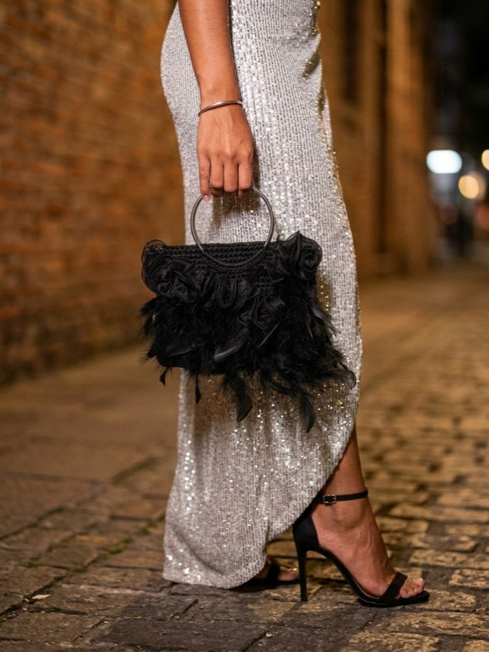 Сумка Black c перьями и кружевом.
