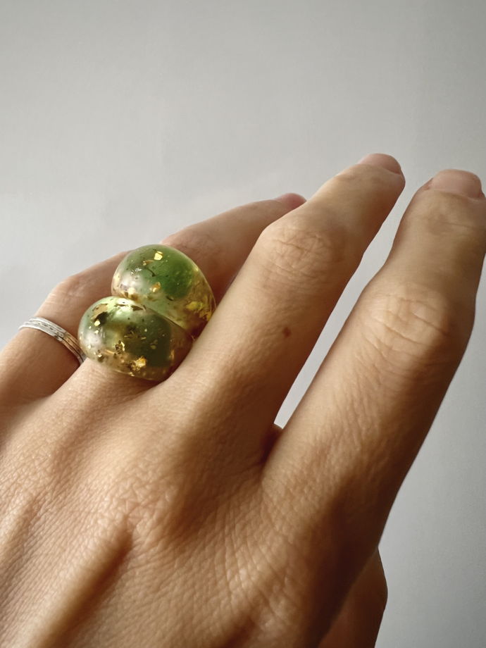 малое кольцо с морским стеклом и золотыми хлопьями