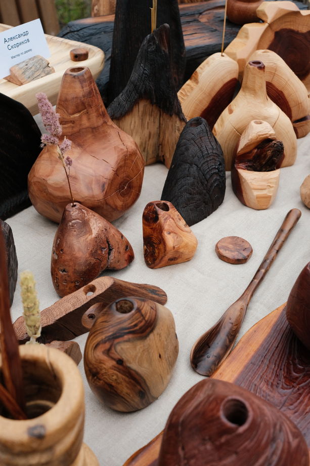 Интерьерная ваза из яблони