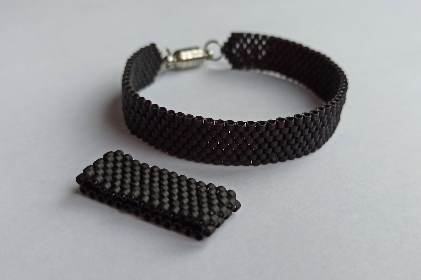 Комплект браслет и кольцо из бисера чёрный матовый