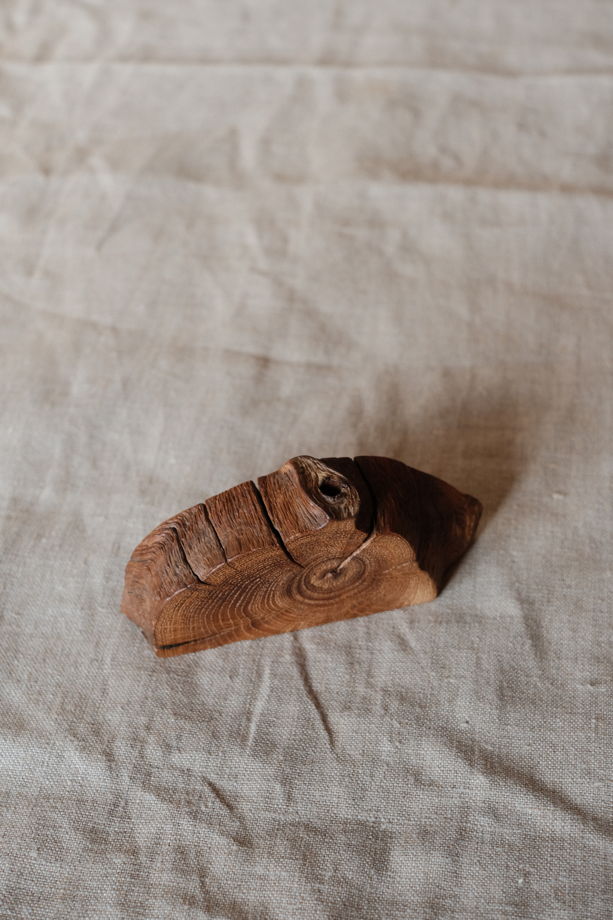 Миниатюрная ваза из дуба