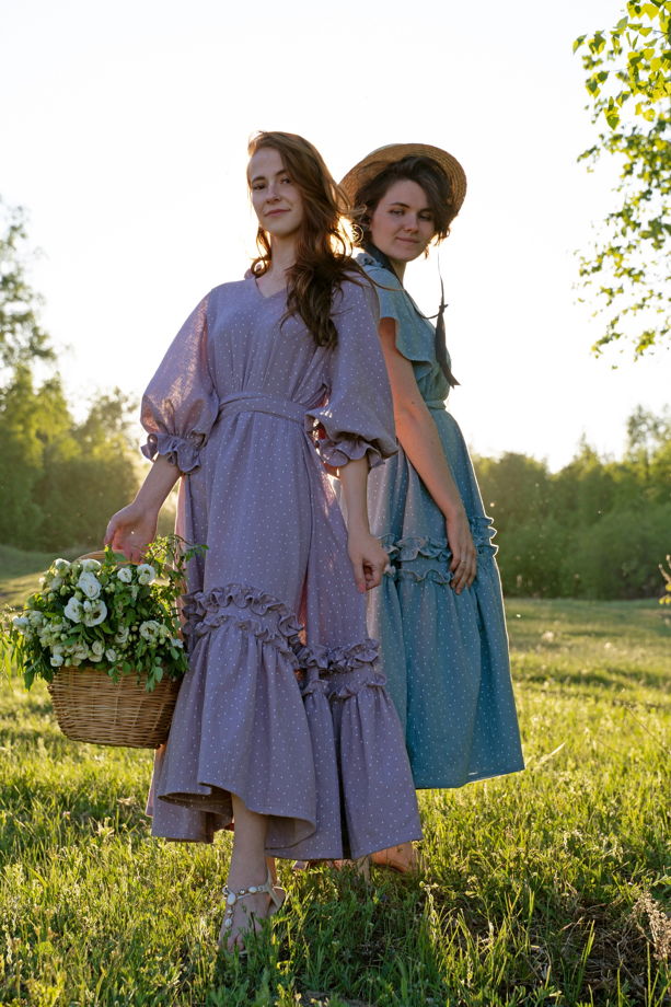 Свободное платье из муслина с рюшами и объемными рукавами