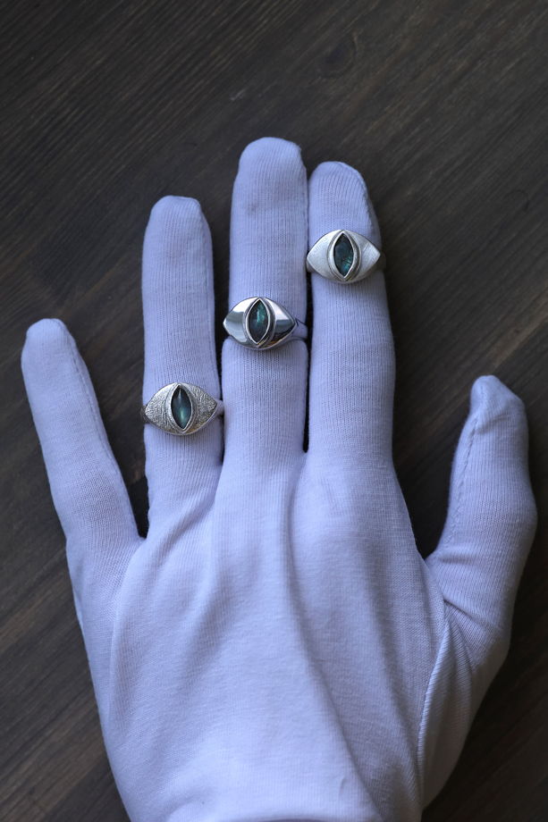 Кольцо из серебра с лабрадором "I see you"