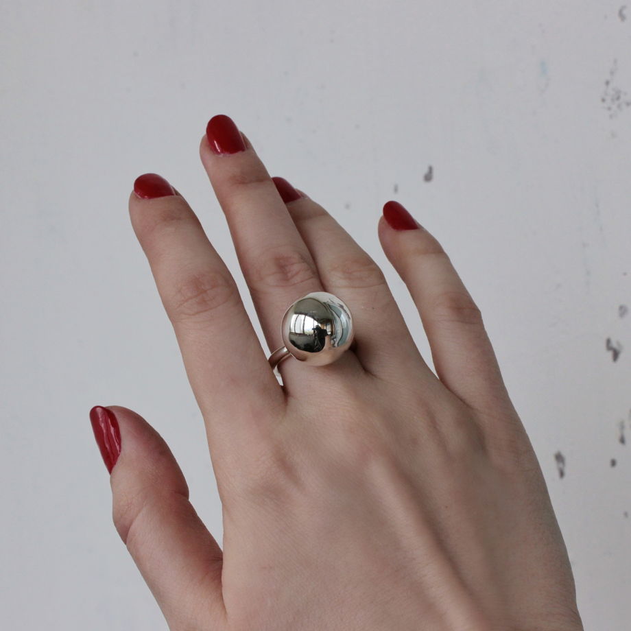 Серебряное кольцо с крупным шаром "Сфера"