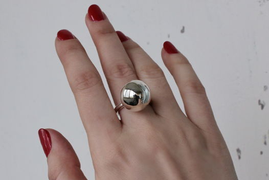 Серебряное кольцо с крупным шаром "Сфера"