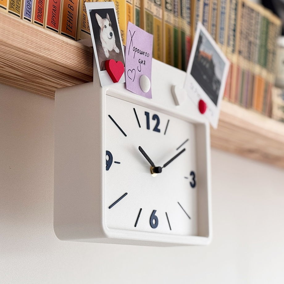 Подвесные часы на полку с магнитами, белые