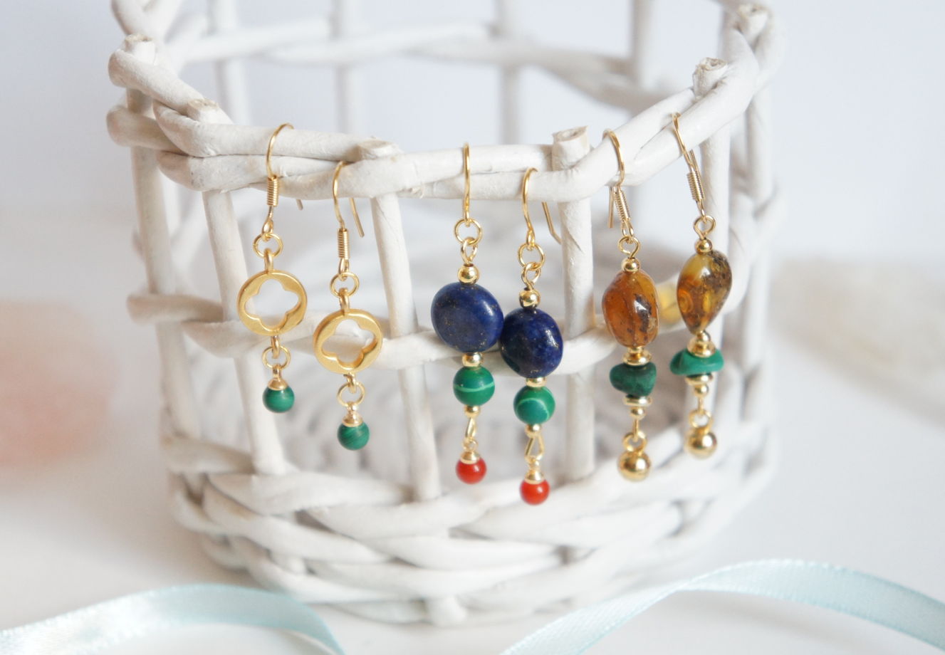 Матовые позолоченные серьги четырехлистный клевер малахит