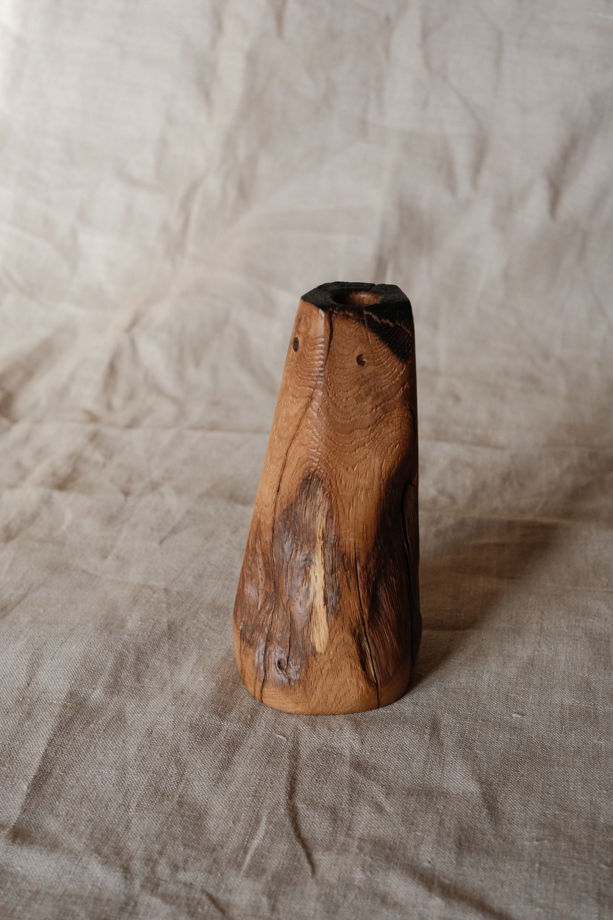 Ваза высокая дубовая