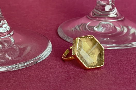 Кольцо с природным камнем оникс