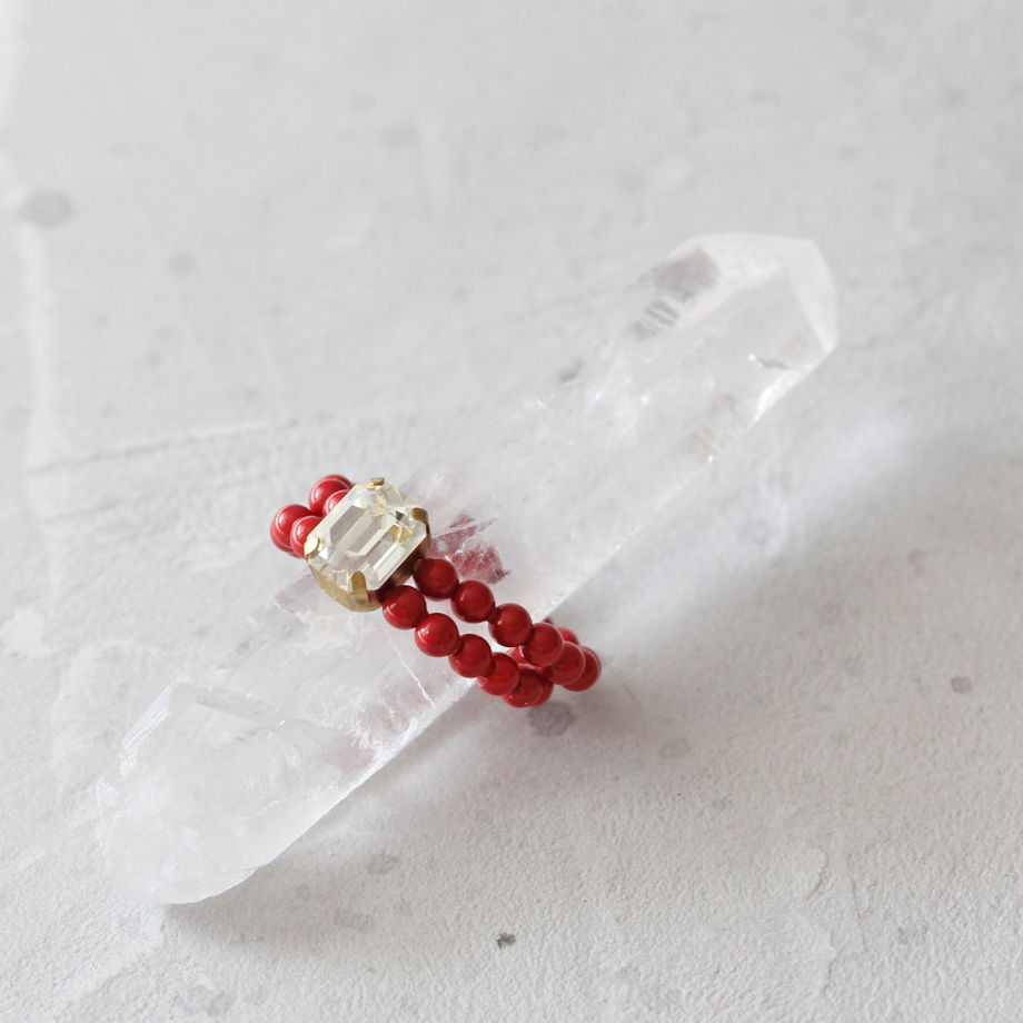 Кольцо с красным жемчугом и кристаллом Сваровски (Swarovski)
