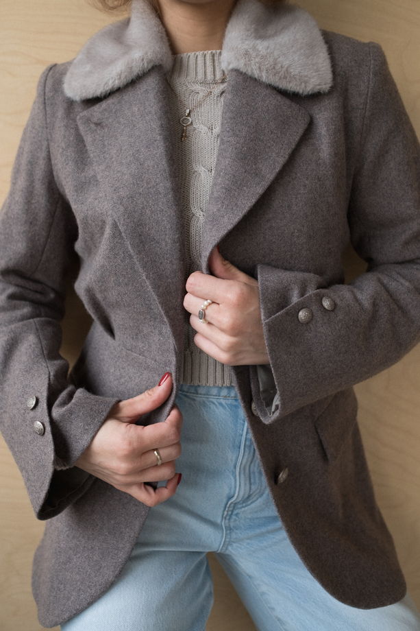 Фланелевое полупальто-жакет "БЕЙБИ" дымчатого цвета с вышивкой