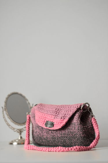 Стильная вязанная сумка из шнура с градиентом