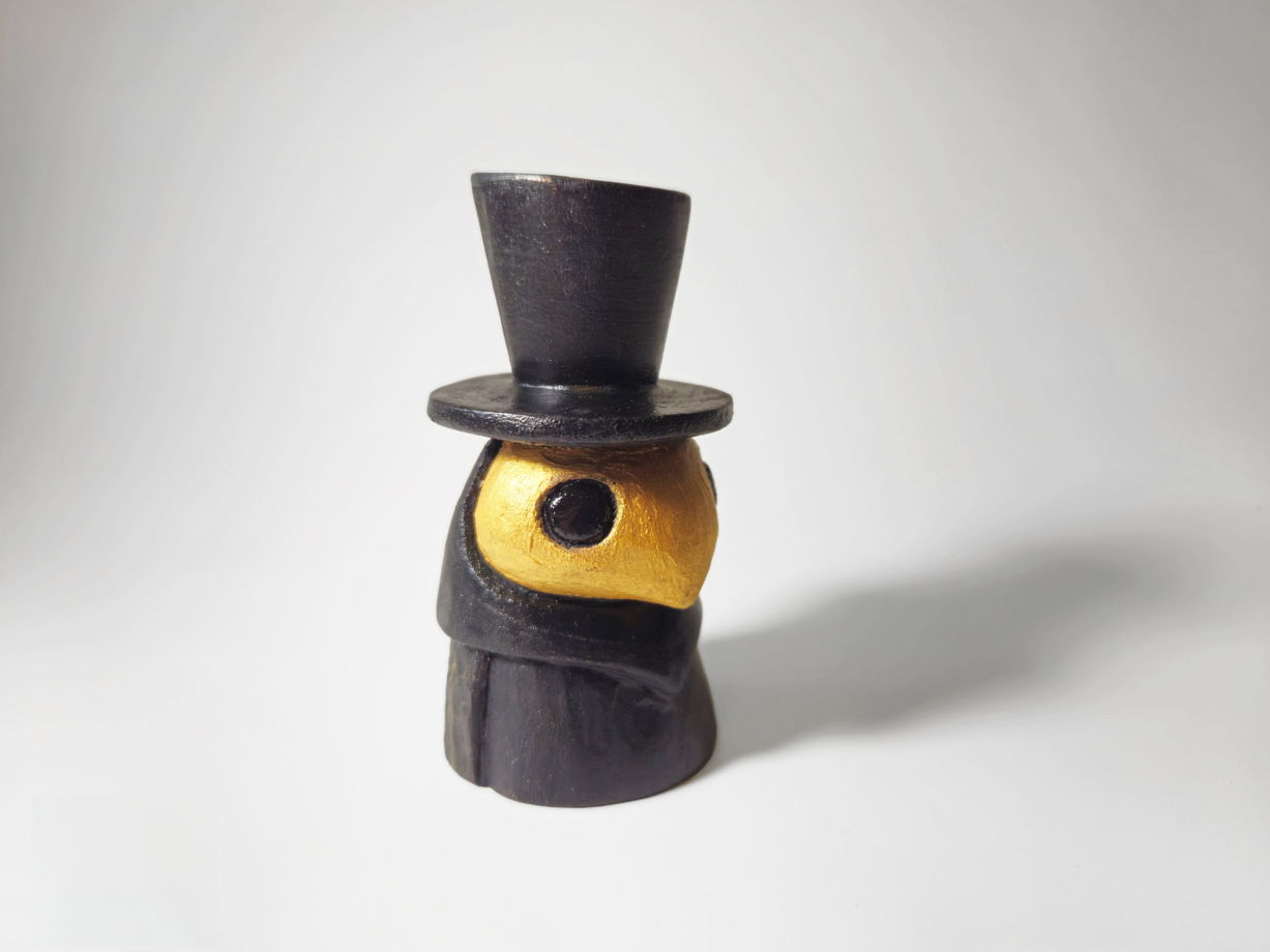 Деревянные статуэтки "Чумной доктор"