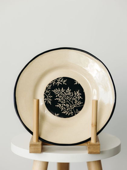 Керамическая плоская тарелка "Папоротник", диаметр 17см