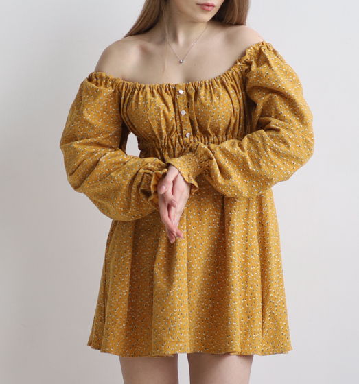 Платье короткое из теплого хлопка в горчичном цвете