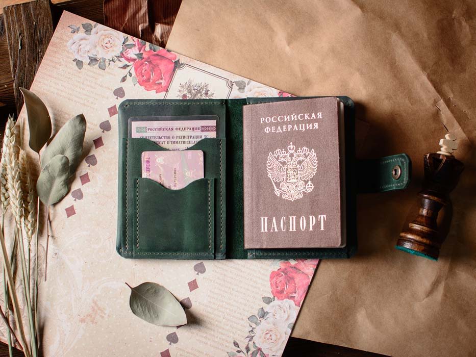 Обложка для автодокументов и паспорта женская -FORTUNA- цвет Изумруд