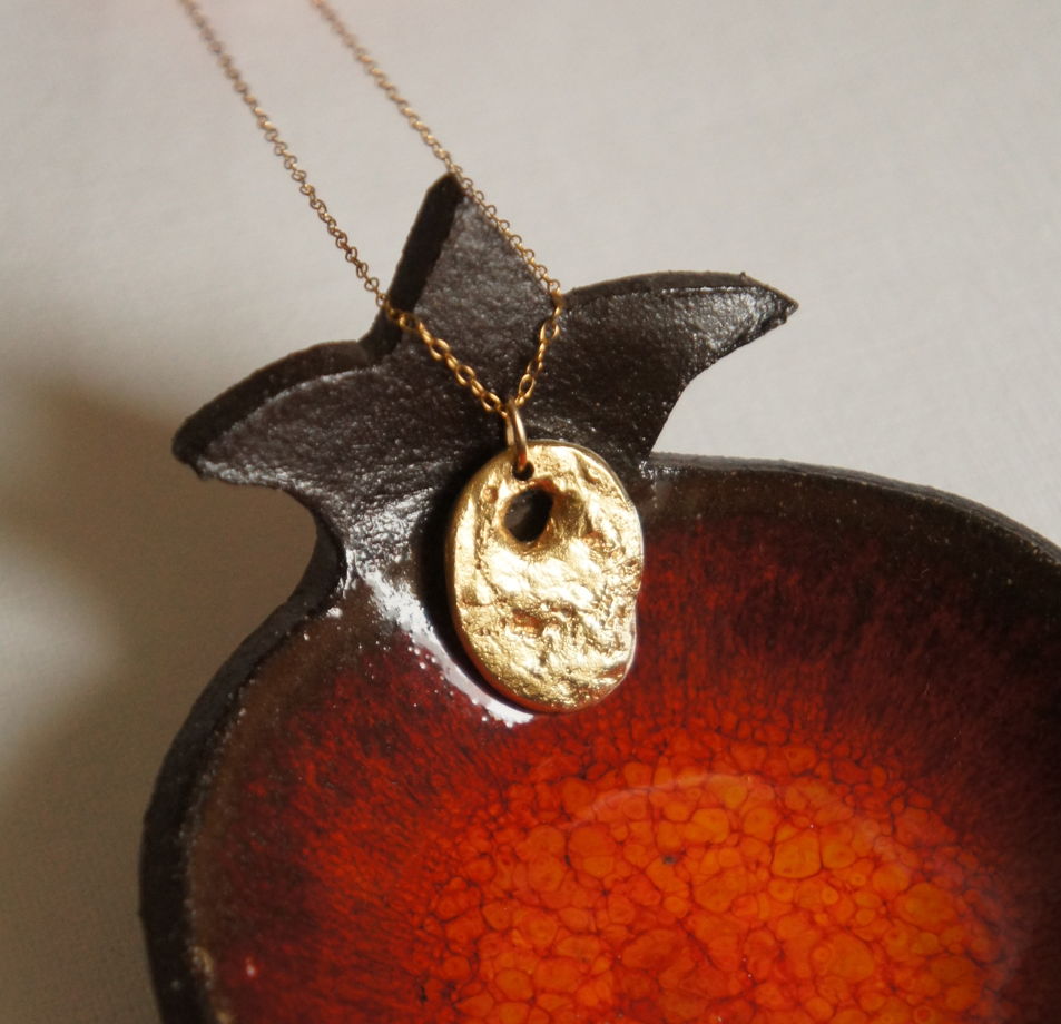 Позолоченный кулон на удачу камень с дыркой куриный бог на цепочке винтаж