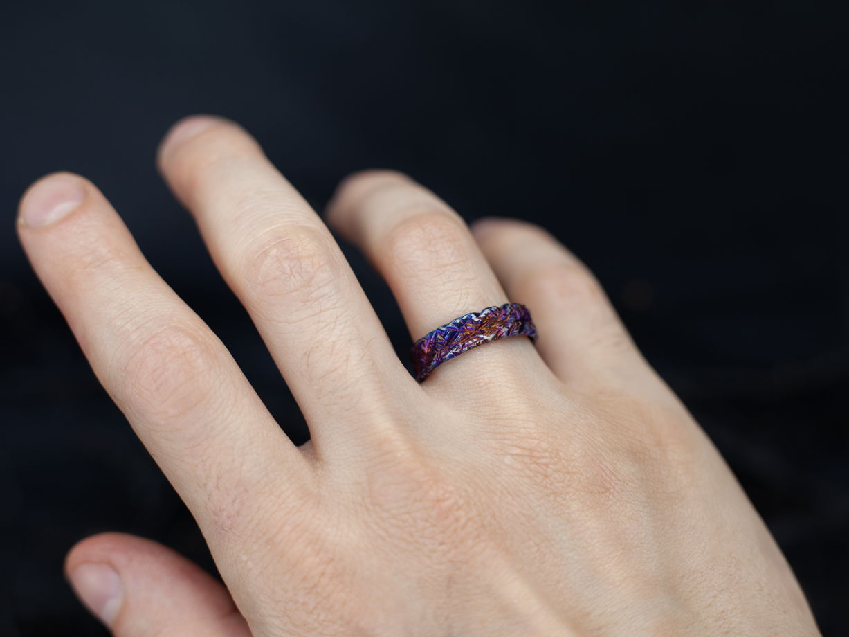 Кольцо из титана "Изрезанное"