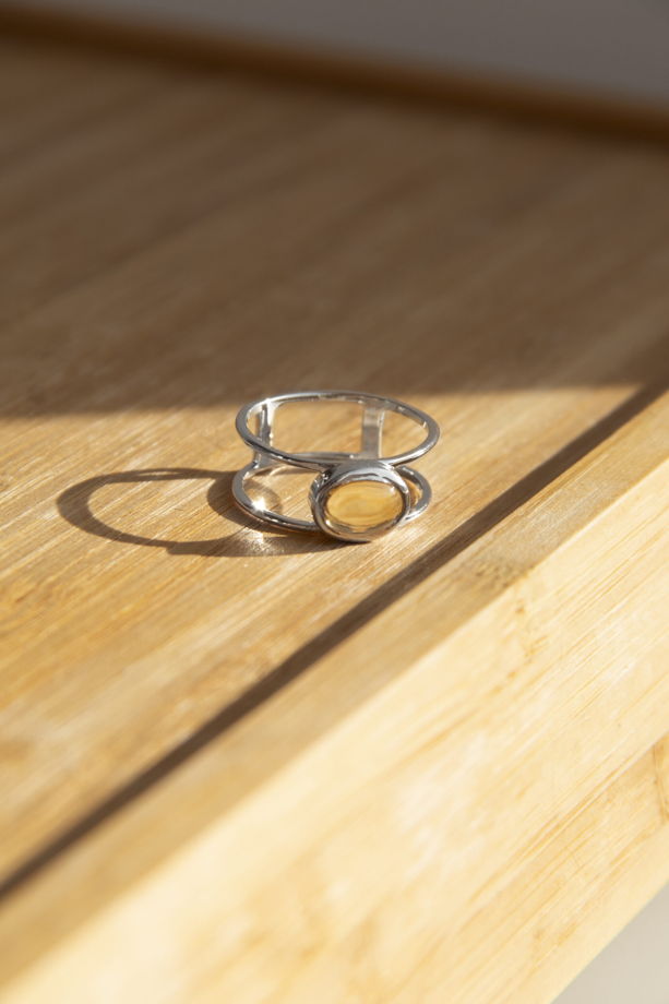 Серебряное кольцо «Дюшес» с цитрином ручной работы