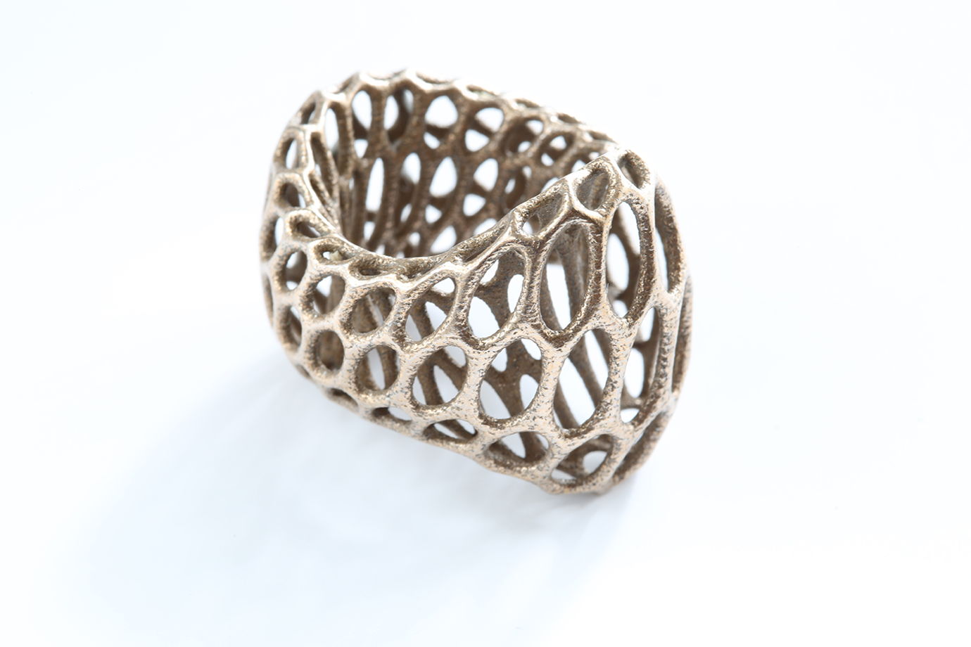 Дизайнерское стальное  геометричное кольцо Skeleton с перфорацией
