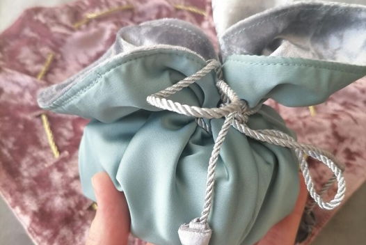 Авторская упаковка для украшений (платок из шелка и бархата)