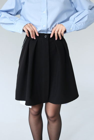 Женская черная юбка с удлиненными карманами