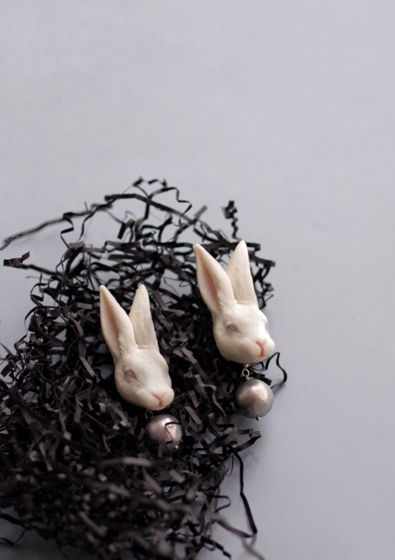 Серьги - гвоздики с Кроликами и хлопковым жемчугом
