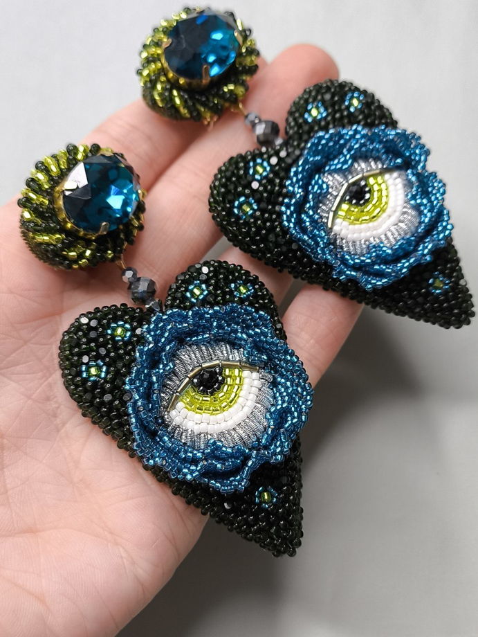 Серьги из бисера Глаза в цветах