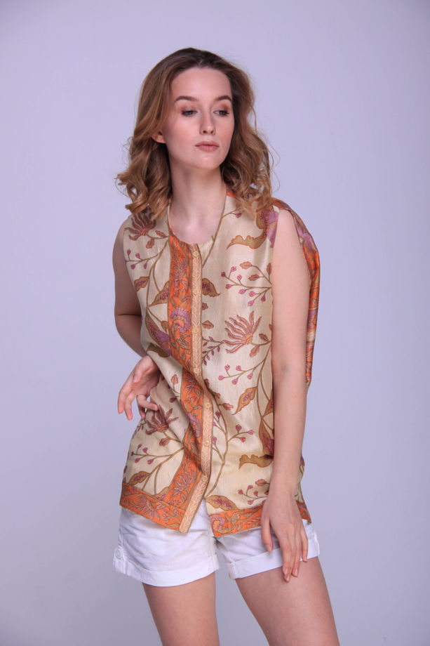 Шелковая блуза с растительным орнаментом