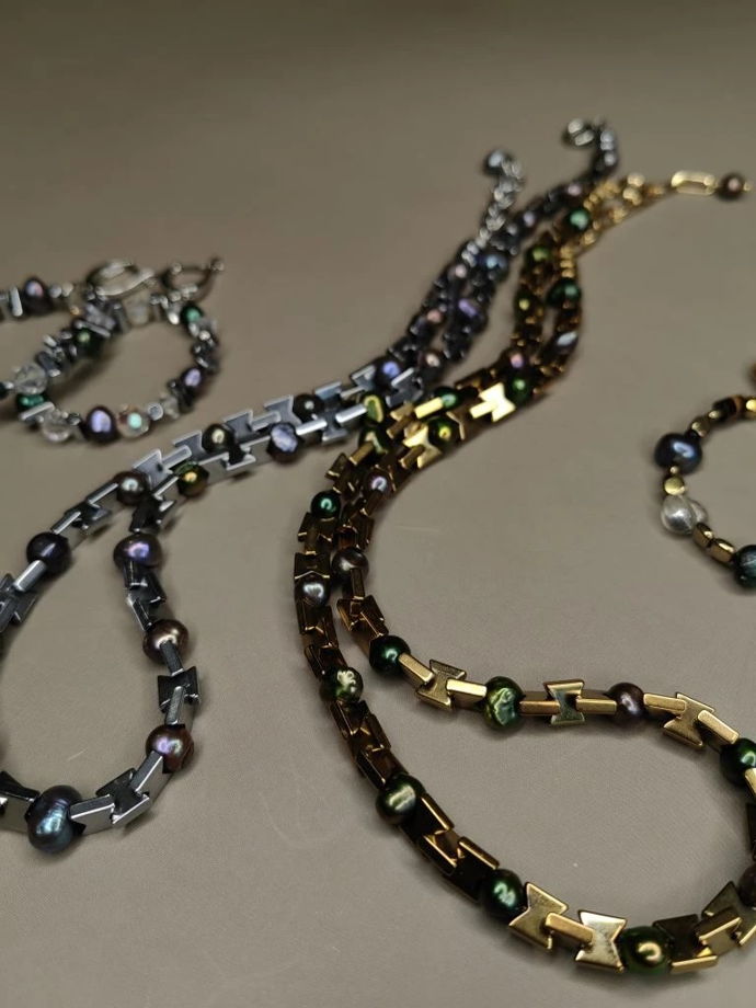 Чокер из гематита с цветным жемчугом