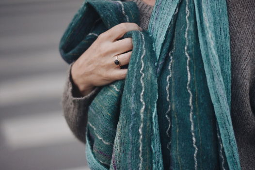 Объемный изумрудный шарф из шерсти и хлопка