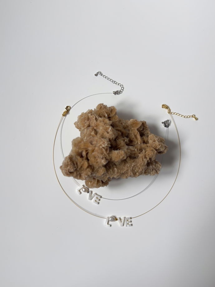 чокер [ LoVE ] c барочным жемчугом и перламутром