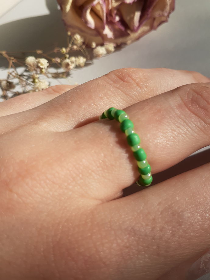 кольцо из бисера зелёное/разных цветов/стиль2022