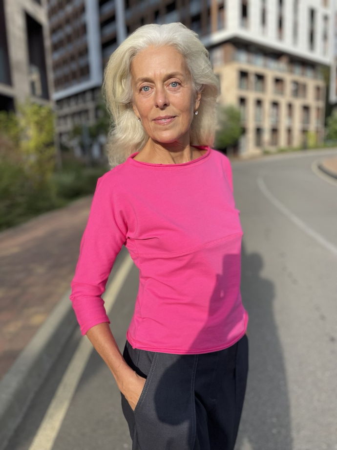 Женский лонгслив фуксия хлопковый укороченный облегающий