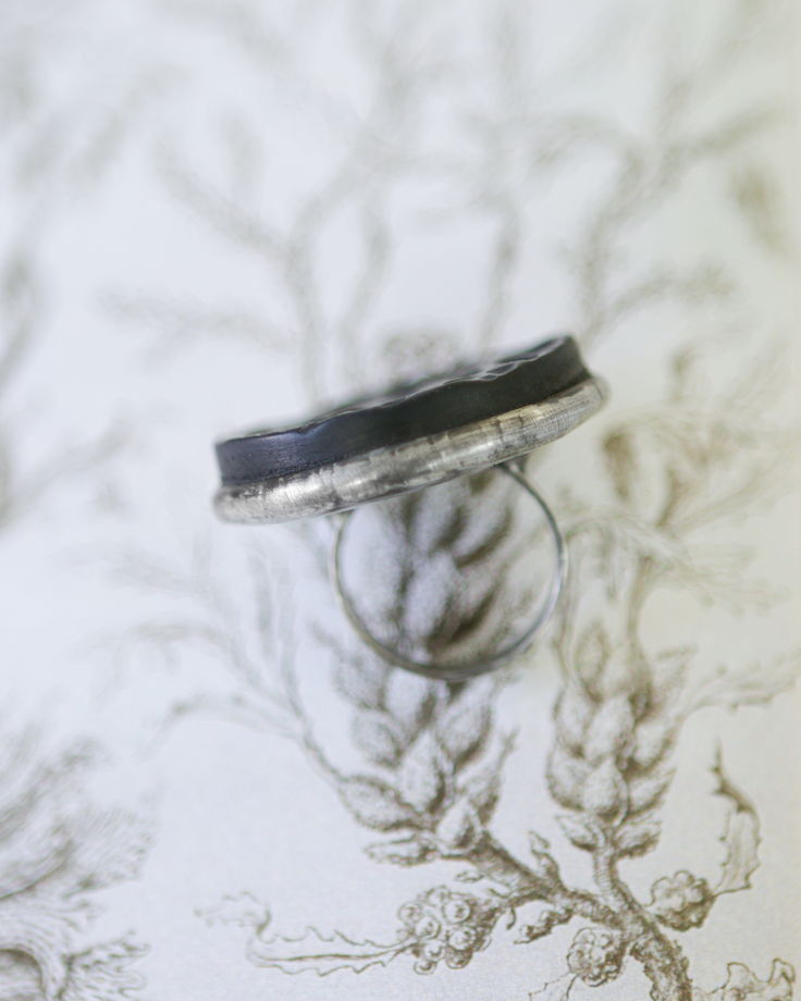 Кольцо из дерева с чернением №7