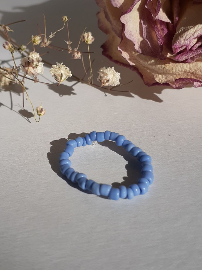 кольцо из бисера голубого цвета /кольцо на палец/ разные цветв