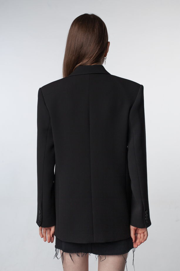 Женский чёрный пиджак прямого силуэта с атласными лацканами и плечиками ручной работы Fari Levich