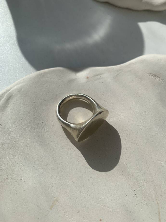 Массивное кольцо печатка