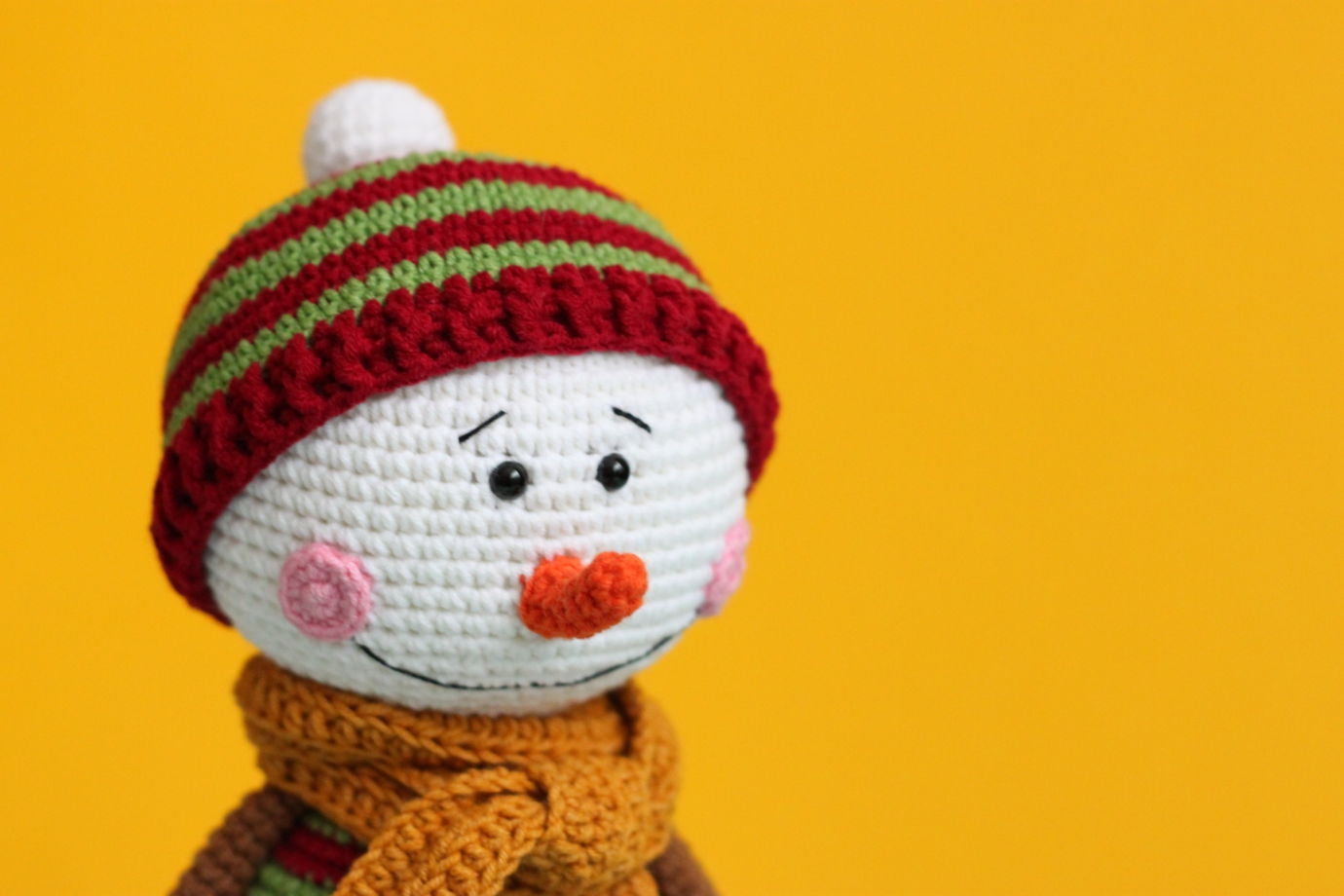Игрушка "Снеговик в шапке"