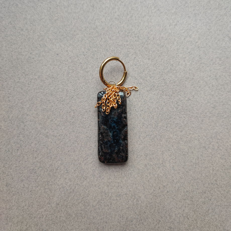 Моносерьга конго из керамики с глазурным покрытием и золотыми цепочками