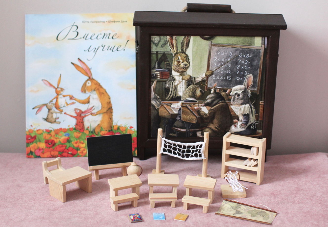 Деревянный кукольный домик - чемоданчик - Школа - для кукол Лол, Сильваниан
