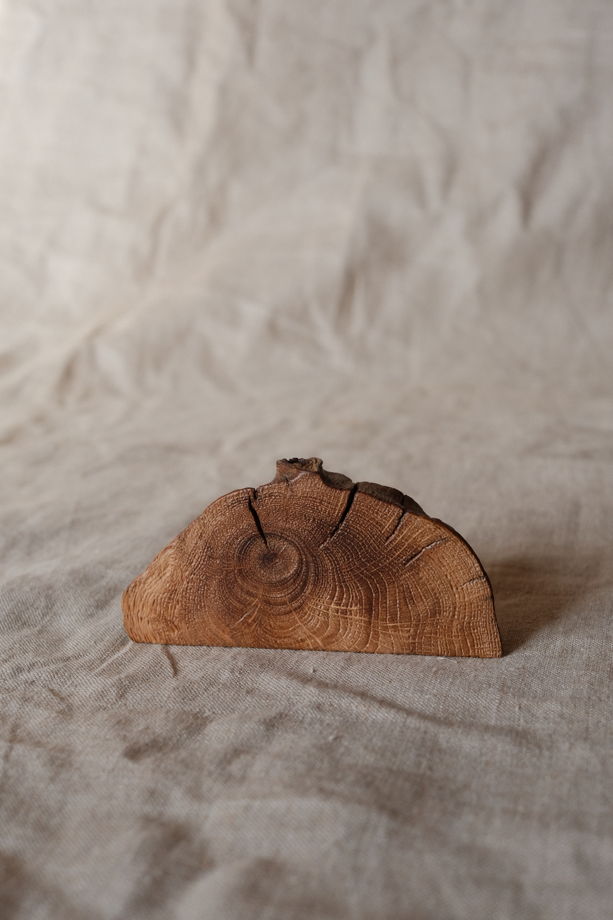 Миниатюрная ваза из дуба