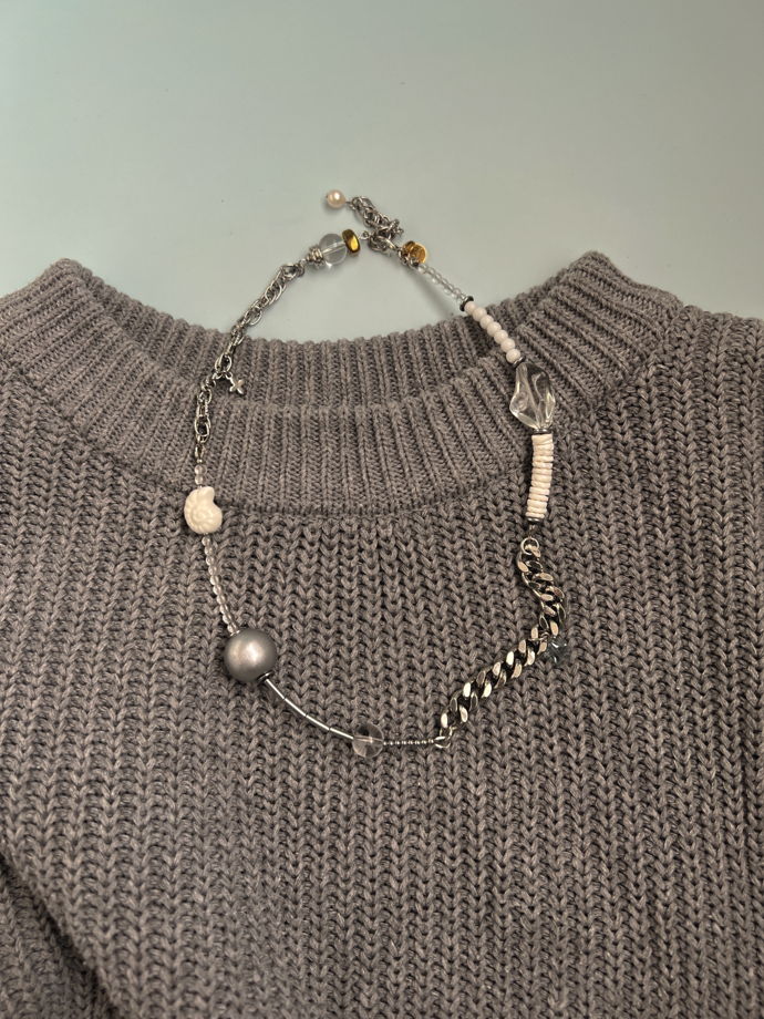 Колье с цепями и ракушкой