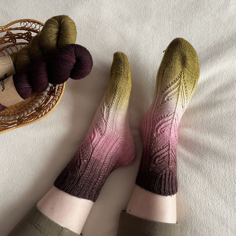 Носки женские вязаные ажурные ручного окрашивания