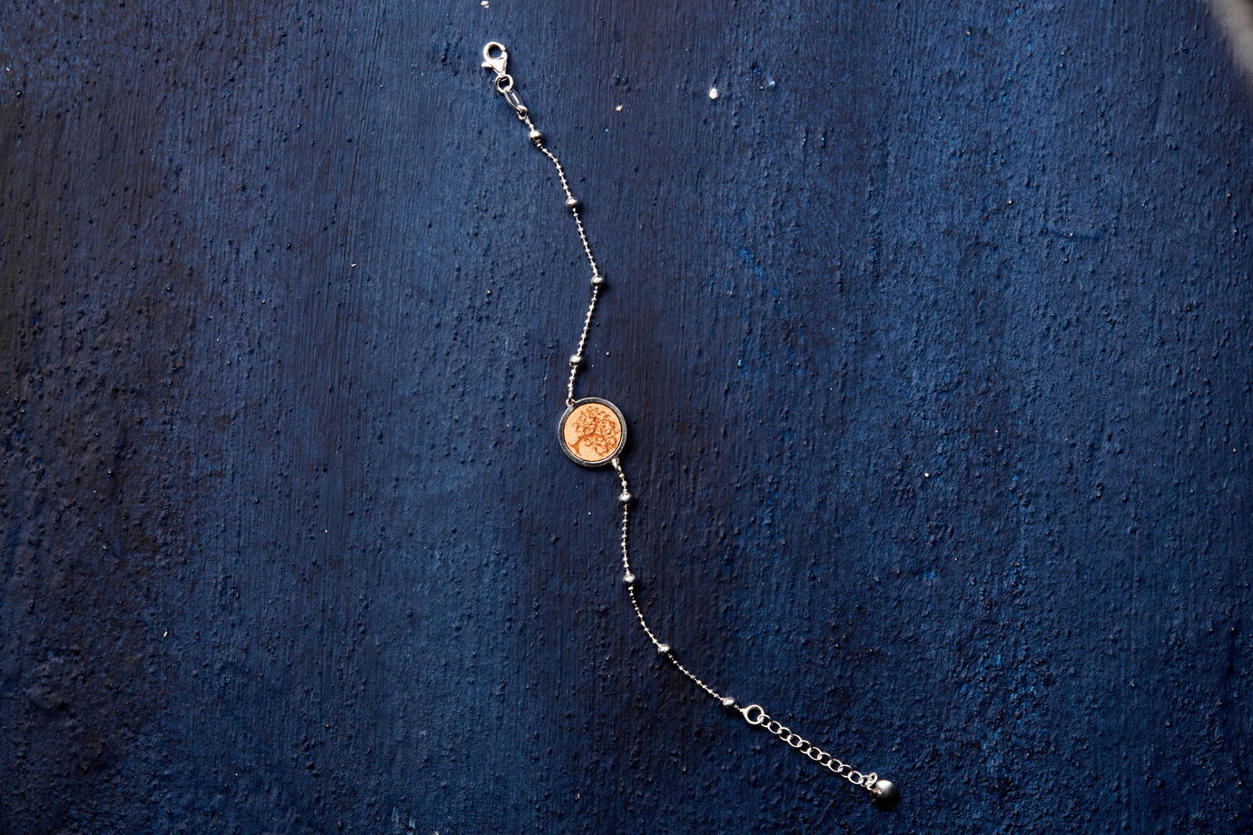 Серебряный браслет со вставкой дерева вишни